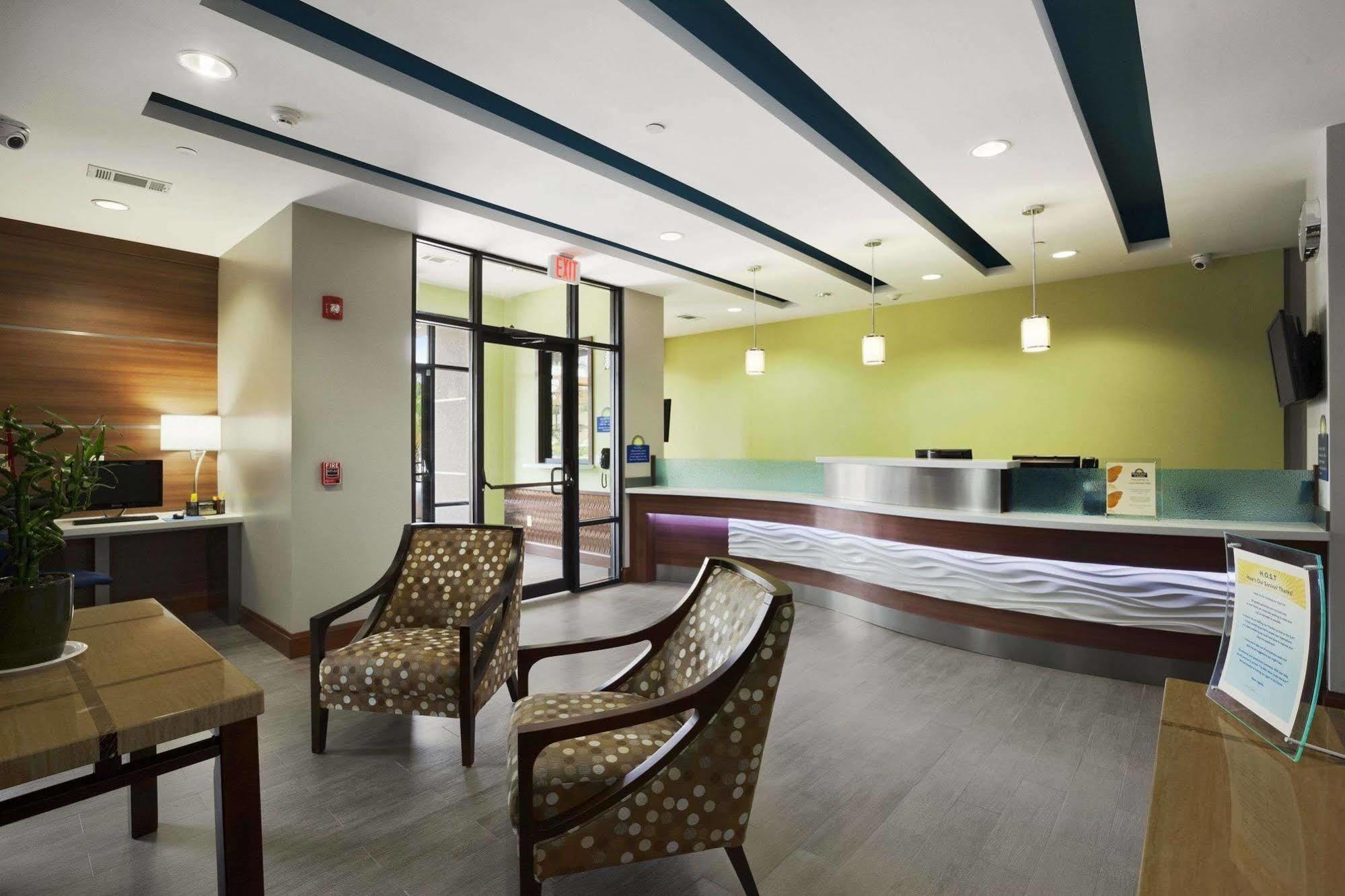 Days Inn & Suites By Wyndham Houston North-Spring Westfield Exterior photo